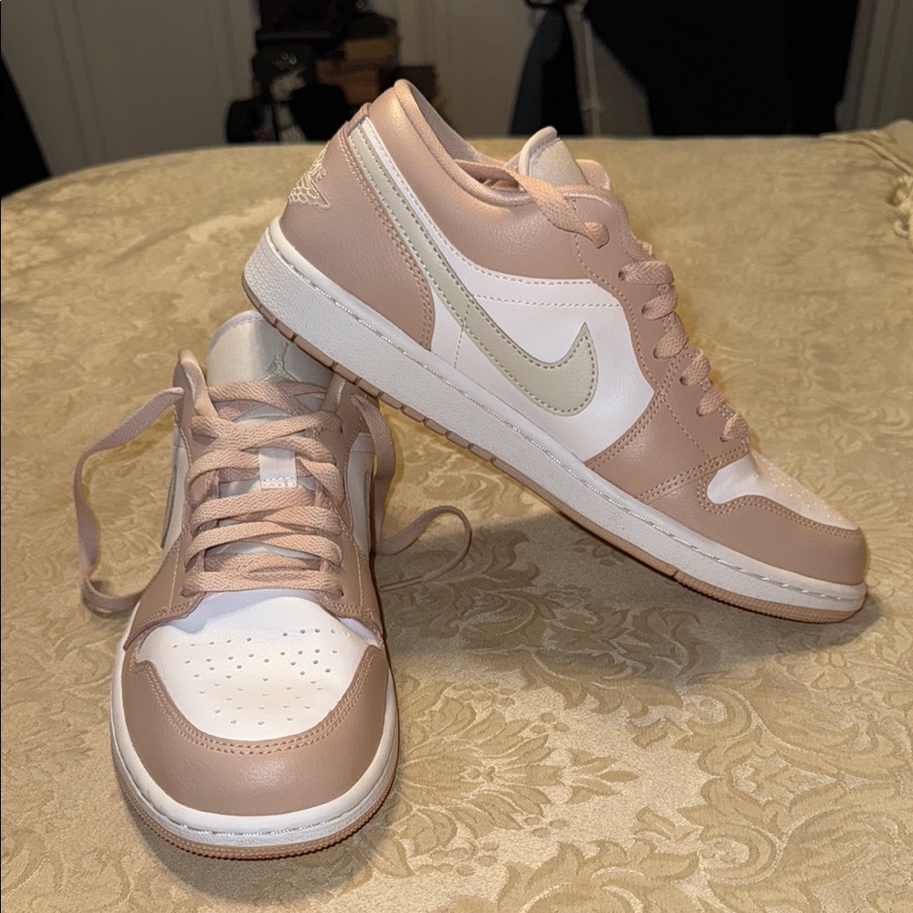 Nike AIR JORDAN 1 LOW Women's White/ Pink Oxford-Sail Sneakers Size 11